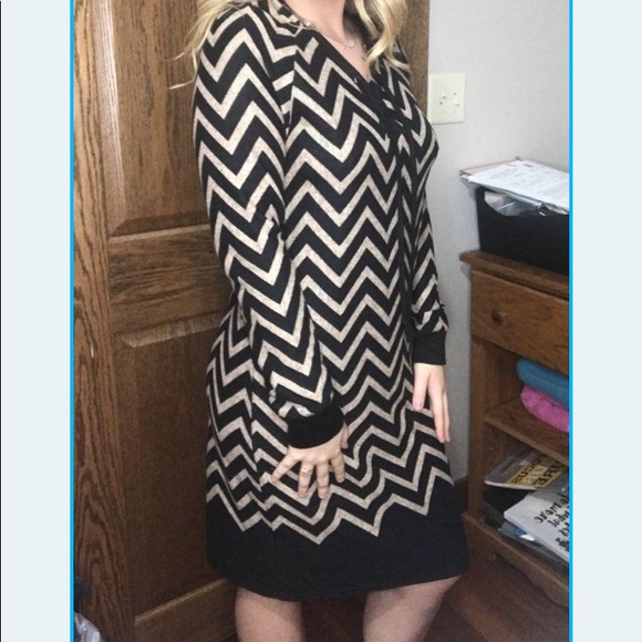 Dress - Picture 5 of 9